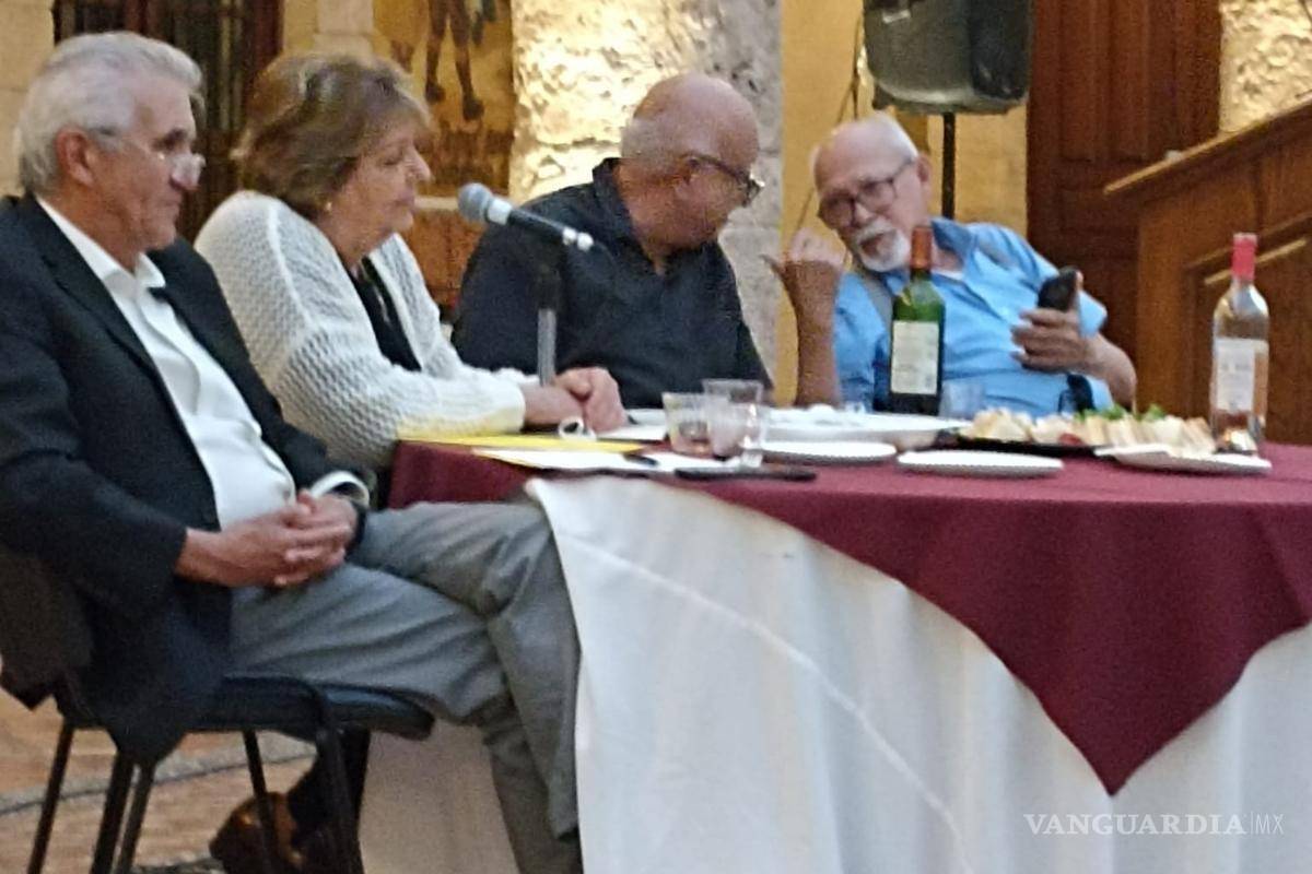 $!Amigos y familiares de Gilberto Duque participaron en la tertulia.