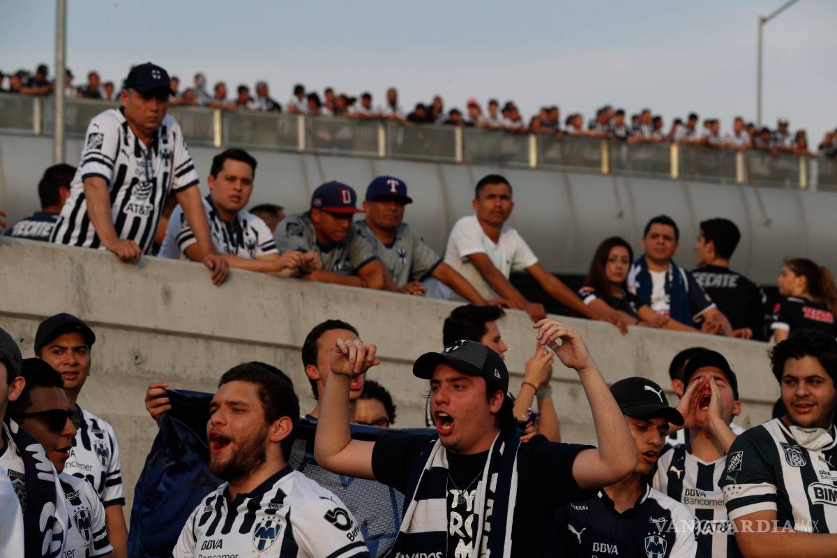 Balean a fanático de Rayados en los festejos del título