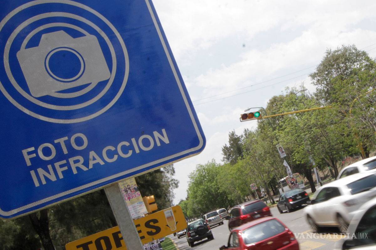 Revés a fotomultas en la CDMX; juez las considera inconstitucionales