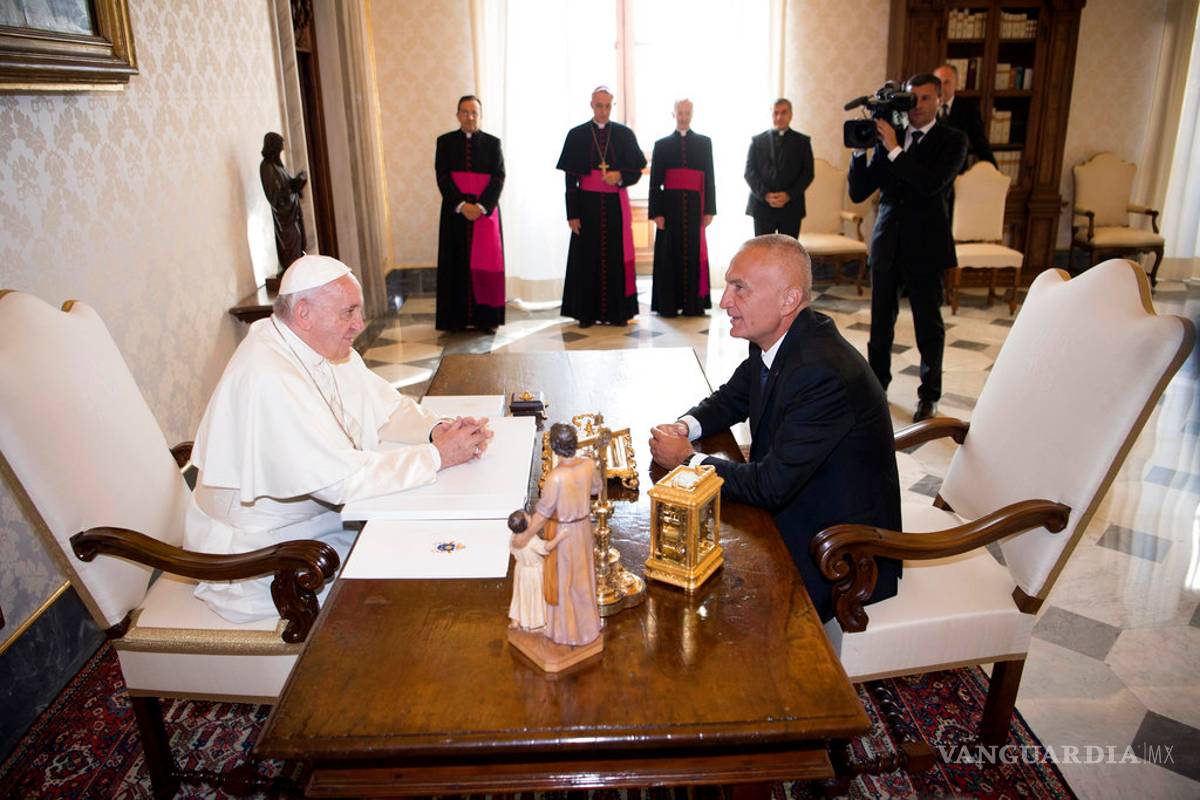 Papa dice que el sexo es un regalo de Dios y no un tabú