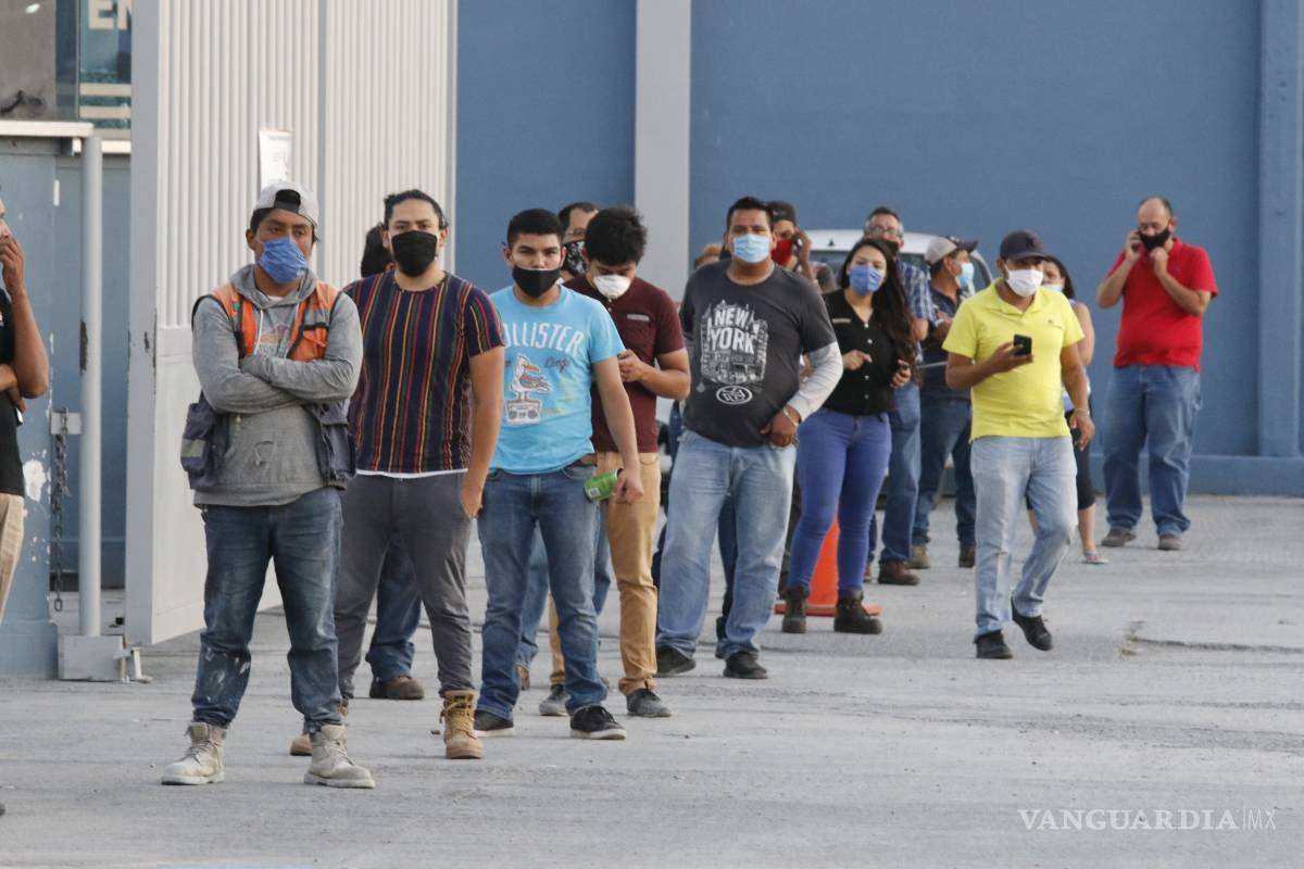 Abarrotan saltillenses agencia de cerveza en Saltillo