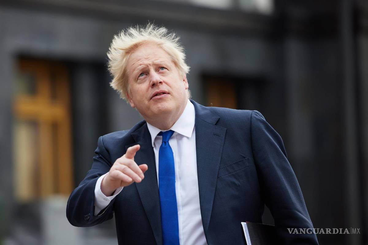 $!El primer ministro británico, Boris Johnson, se negó a dimitir después de ser multado por incumplir las normas de aislamiento social de su gobierno.
