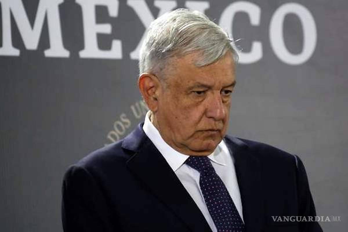 Popularidad de AMLO en aprietos; en un mes le restan 7 puntos en encuestas