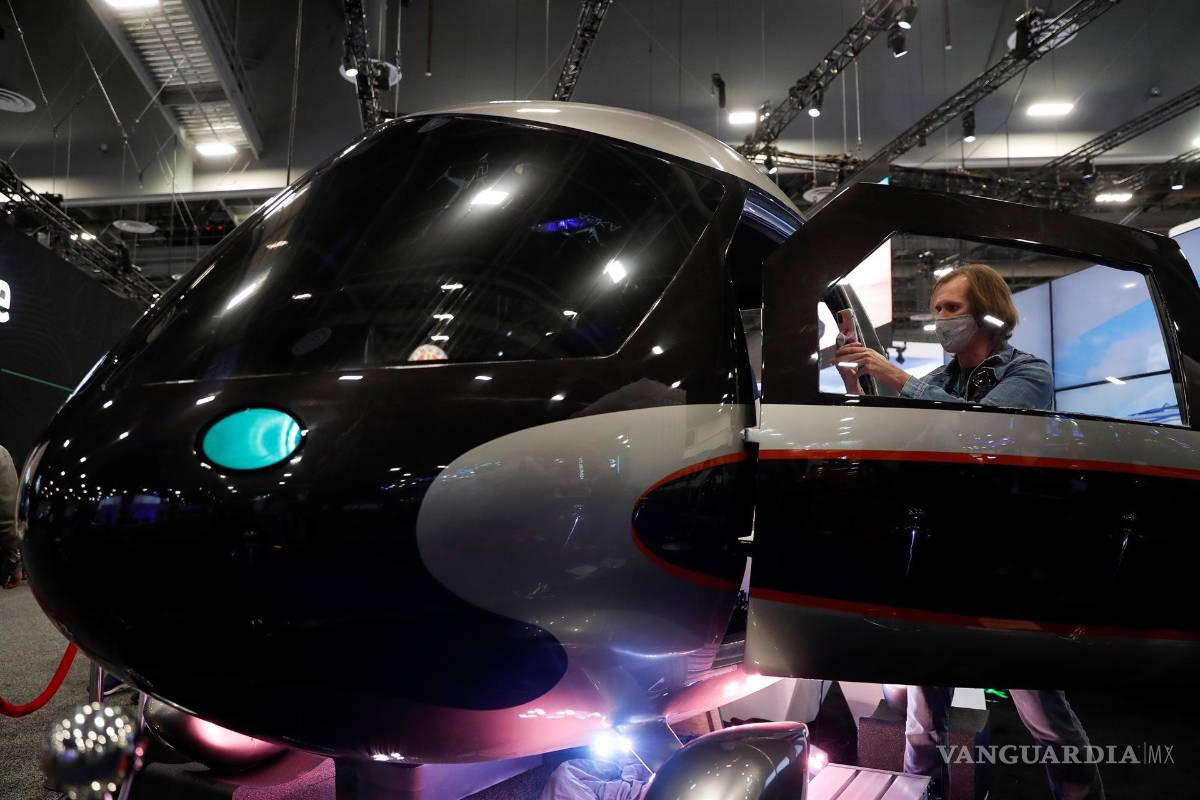 $!Un modelo de concepto ASKA drive and fly eVOTL se exhibe en el Centro de Convenciones de Las Vegas. EFE/EPA/Caroline Brehman