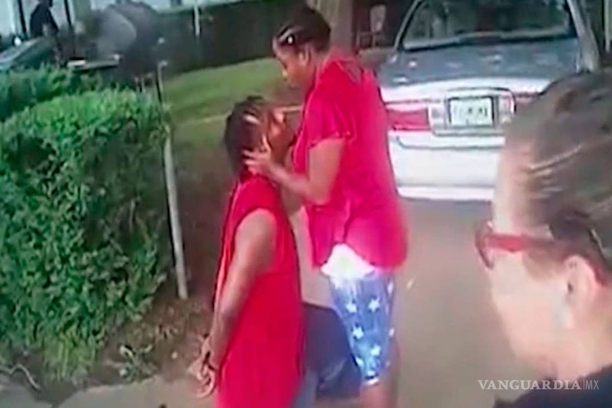 De rodillas y esposado, le propuso matrimonio a su novia mientras era arrestado (VIDEO)