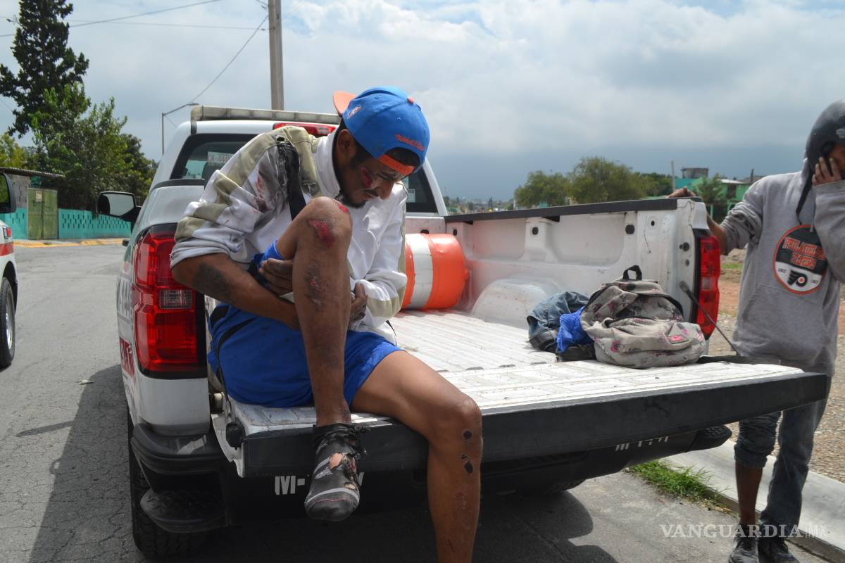 Se fractura tobillo albañil tras caer de motocicleta