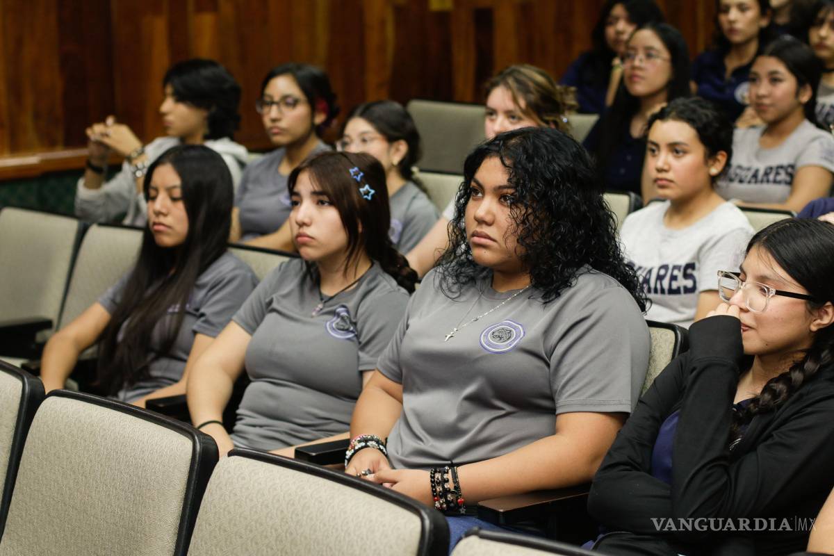 $!Estudiantes del Instituto de Lenguas Extranjeras conocieron el proyecto que busca acercarlas a la robótica y al sector industrial.