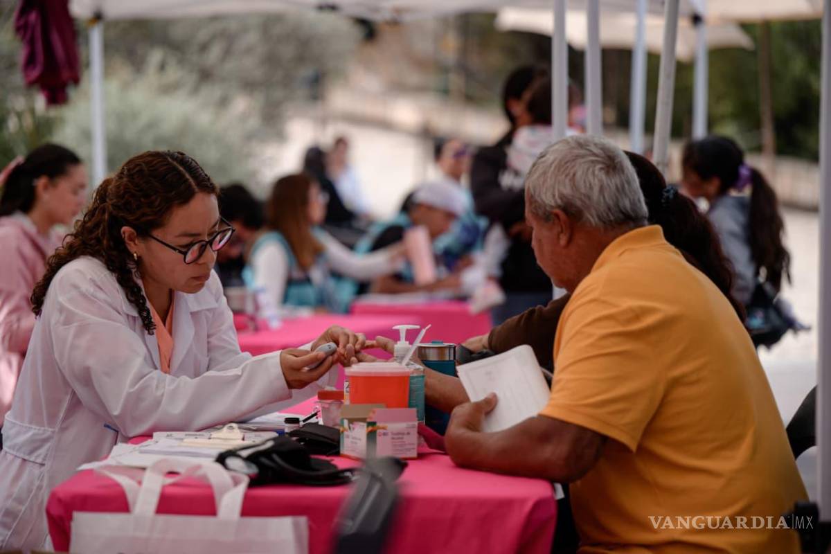 $!Brindaron servicios gratuitos de salud y atención a hombres y mujeres.