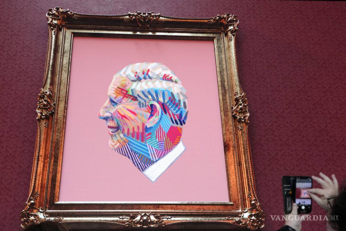 $!Retrato digital gigante del rey Carlos III de Gran Bretaña con cientos de miles de retratos individuales del rey dibujados por personas de todo el Reino Unido.