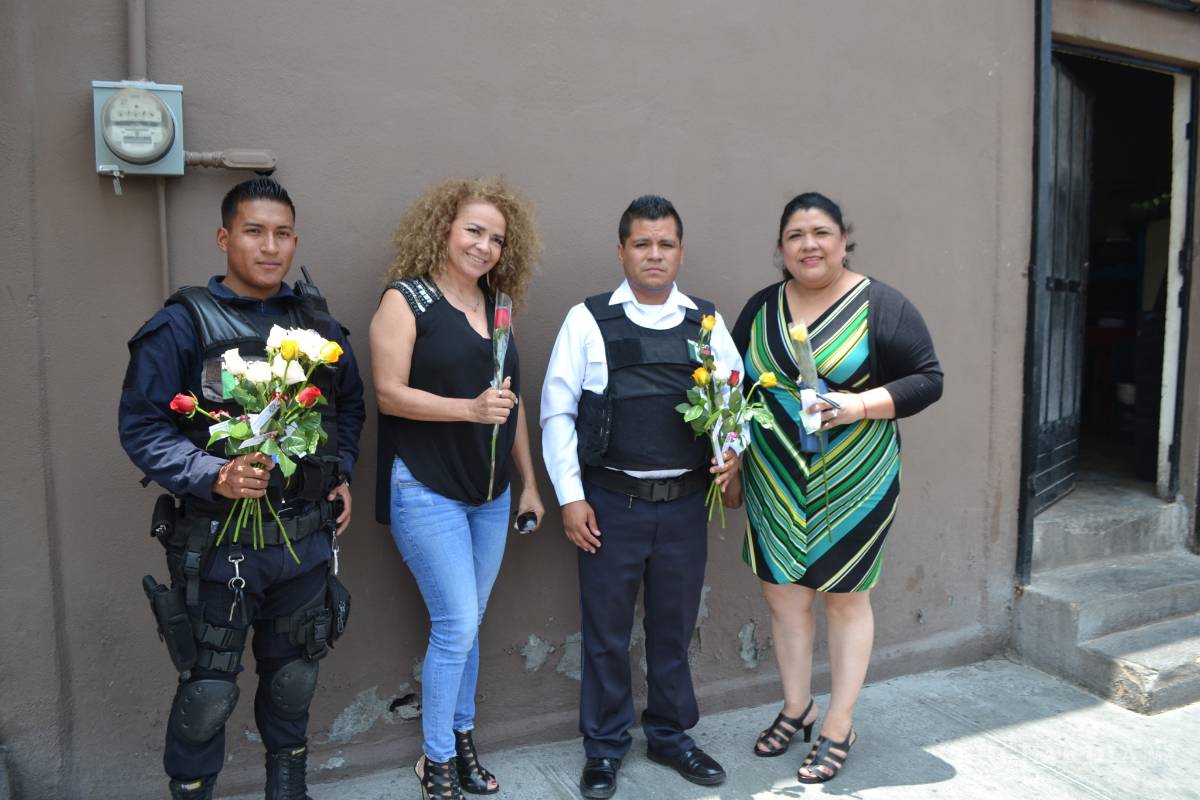 $!Policías de la Municipal celebran a las mamás