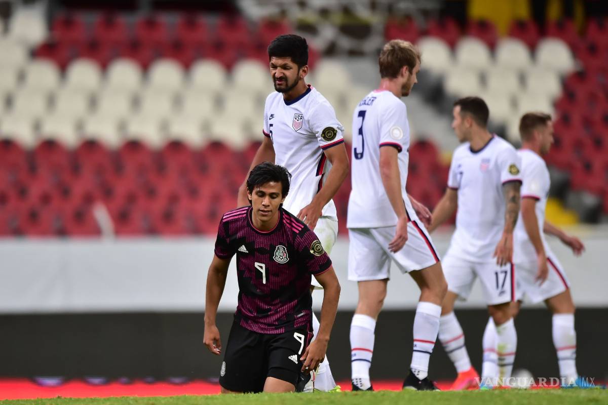 $!Macías salió abucheado del juego de México... Jimmy Lozano culpó a fanáticos del América y el Atlas
