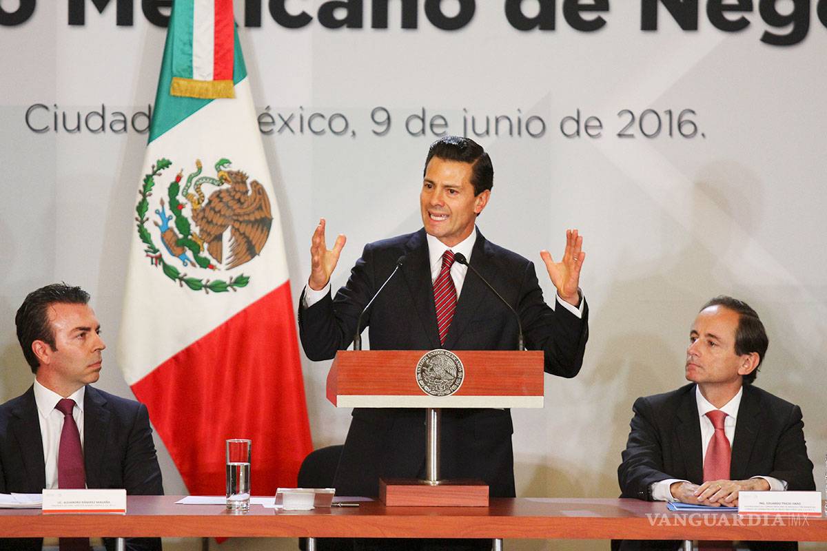 Ante Peña Nieto, empresarios prometen invertir 33 mil 500 mdd este 2016
