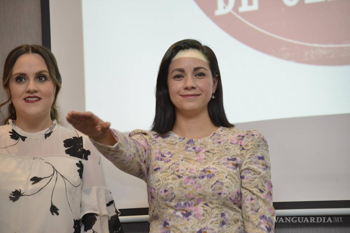 $!La doctora Daniela Guzmán Iturbe tomó protesta como presidenta de la Sociedad de Oftalmología de Saltillo.