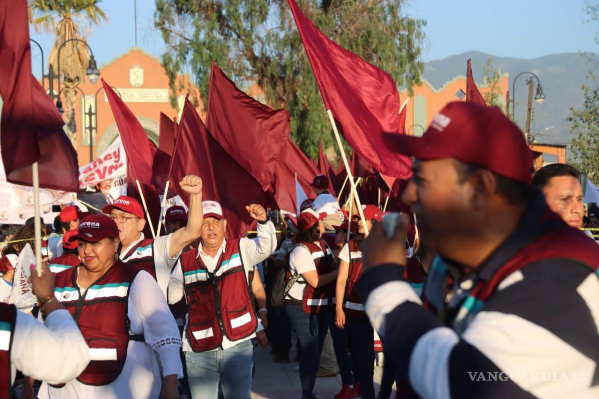 $!Militantes y simpatizantes pudieron disfrutar de los Kumbias Kings en el cierre.