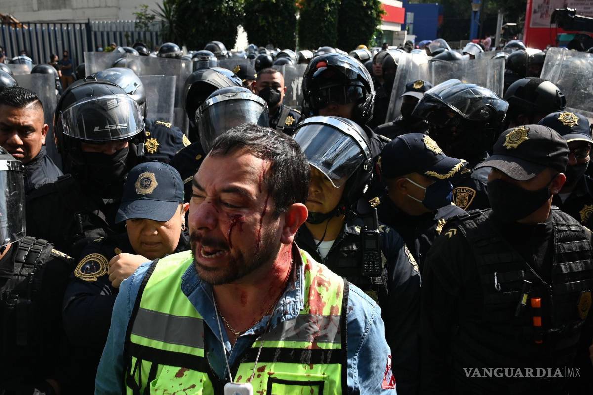 ‘Chocan’ Policías con gaseros por bloqueos en CDMX; protestan por aumento de precio