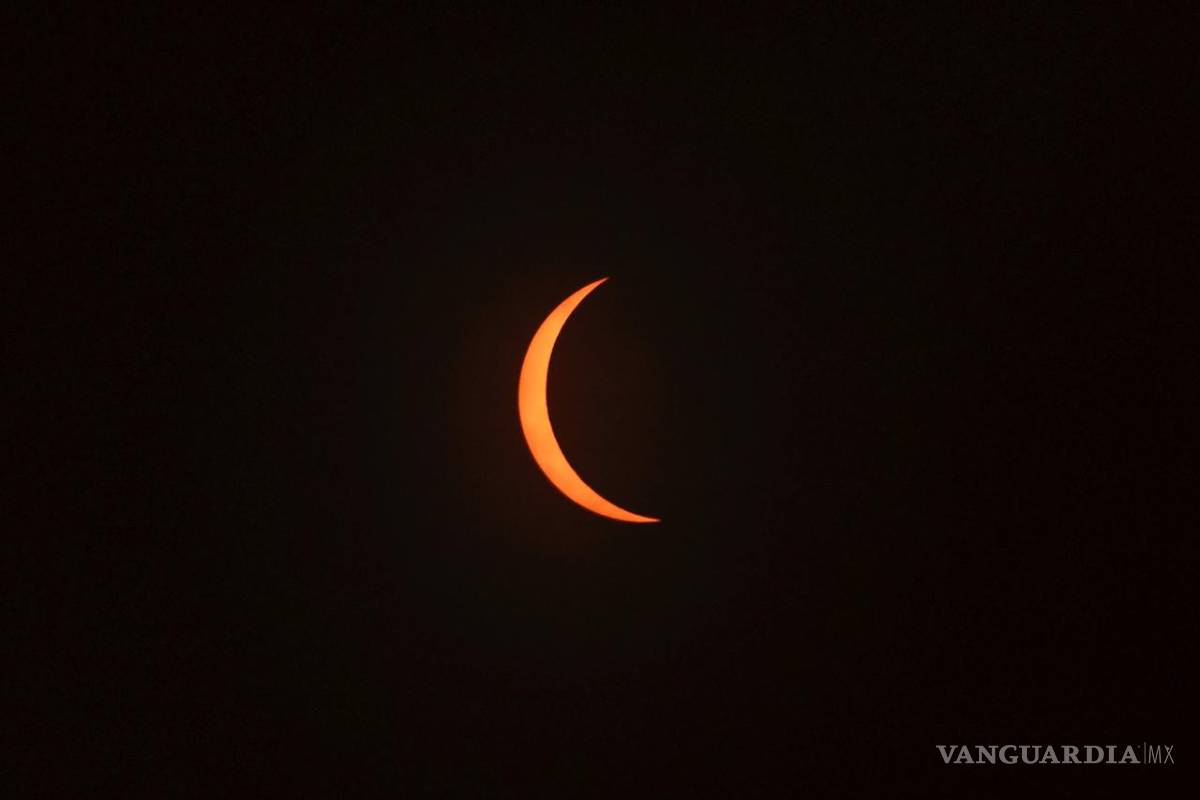 Así cautiva, maravilla y asombra el eclipse solar desde Mazatlán hasta la isla de Terranova (fotos)