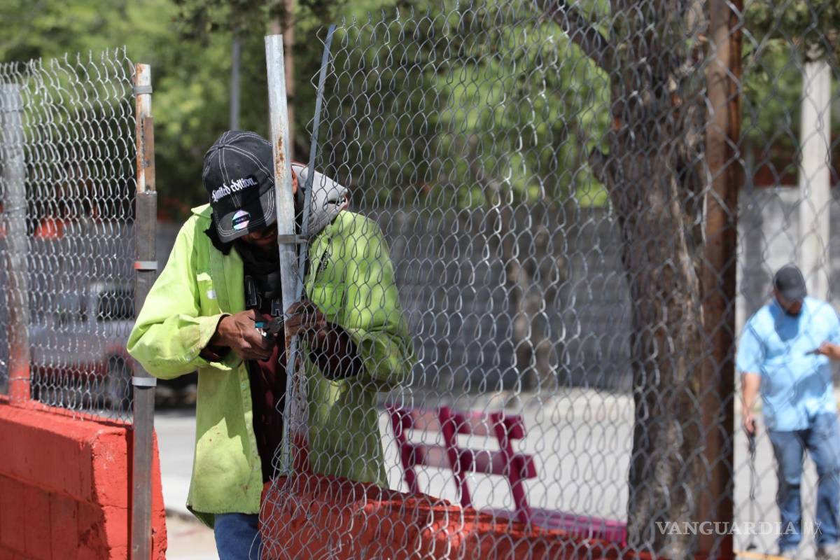 $!Cuadrillas de limpieza y mantenimiento trabajan en la colonia para devolver a las familias áreas dignas y seguras.