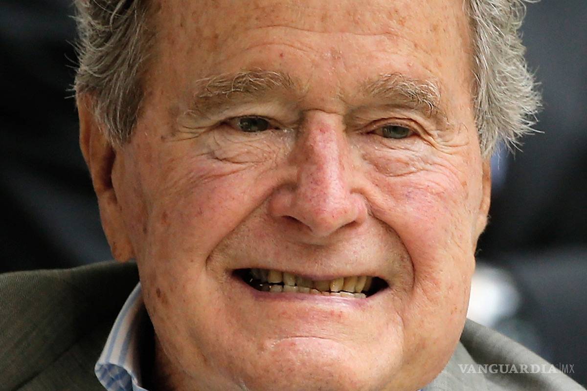 George Bush padre da la espalda a republicanos, votará por Clinton: CNN