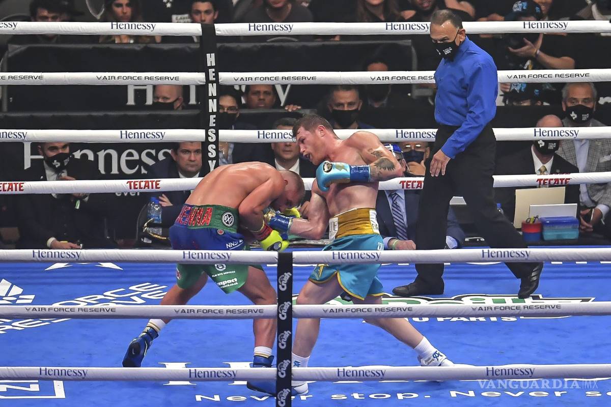 $!'Lárgate de aquí es mi noche'; así corrió el Canelo a Demetrius Andrade