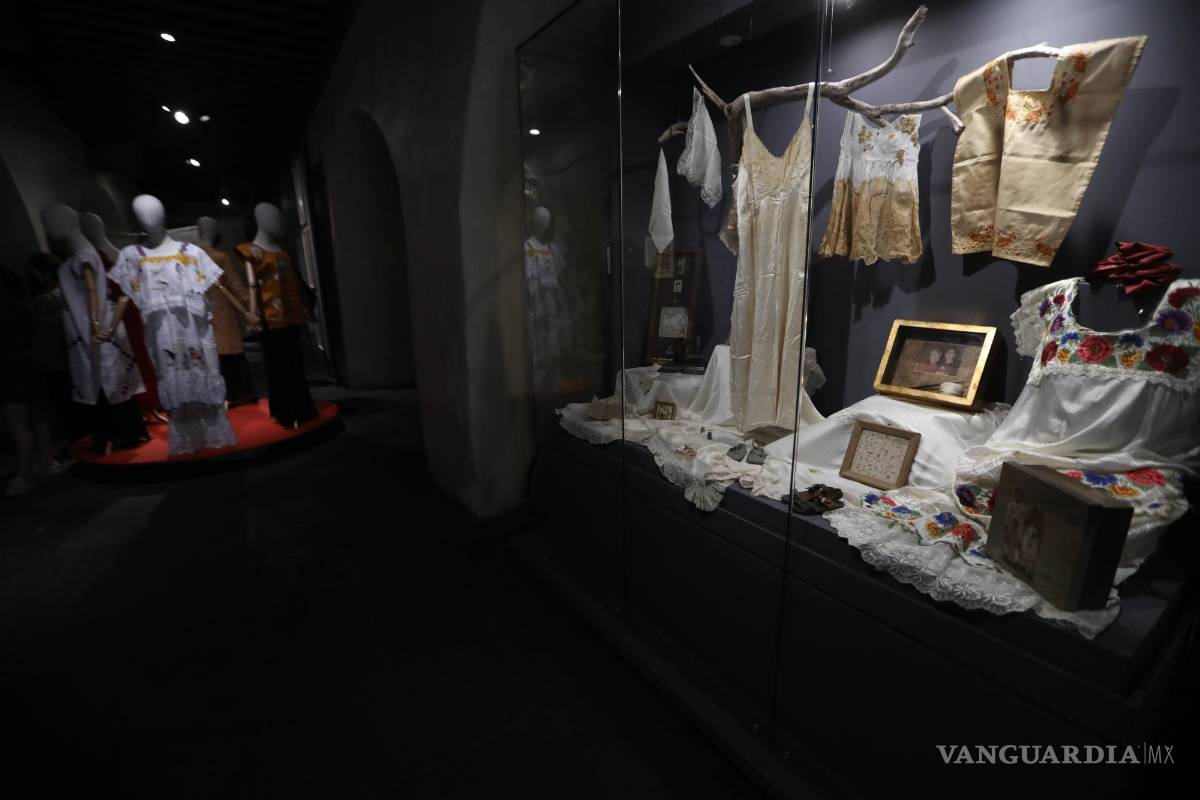 $!La exposición Una larga hebra del Museo del Carmen recoge la vida y obra de Elena Martínez Bolio, una artista bordadora y conocedora del textil.