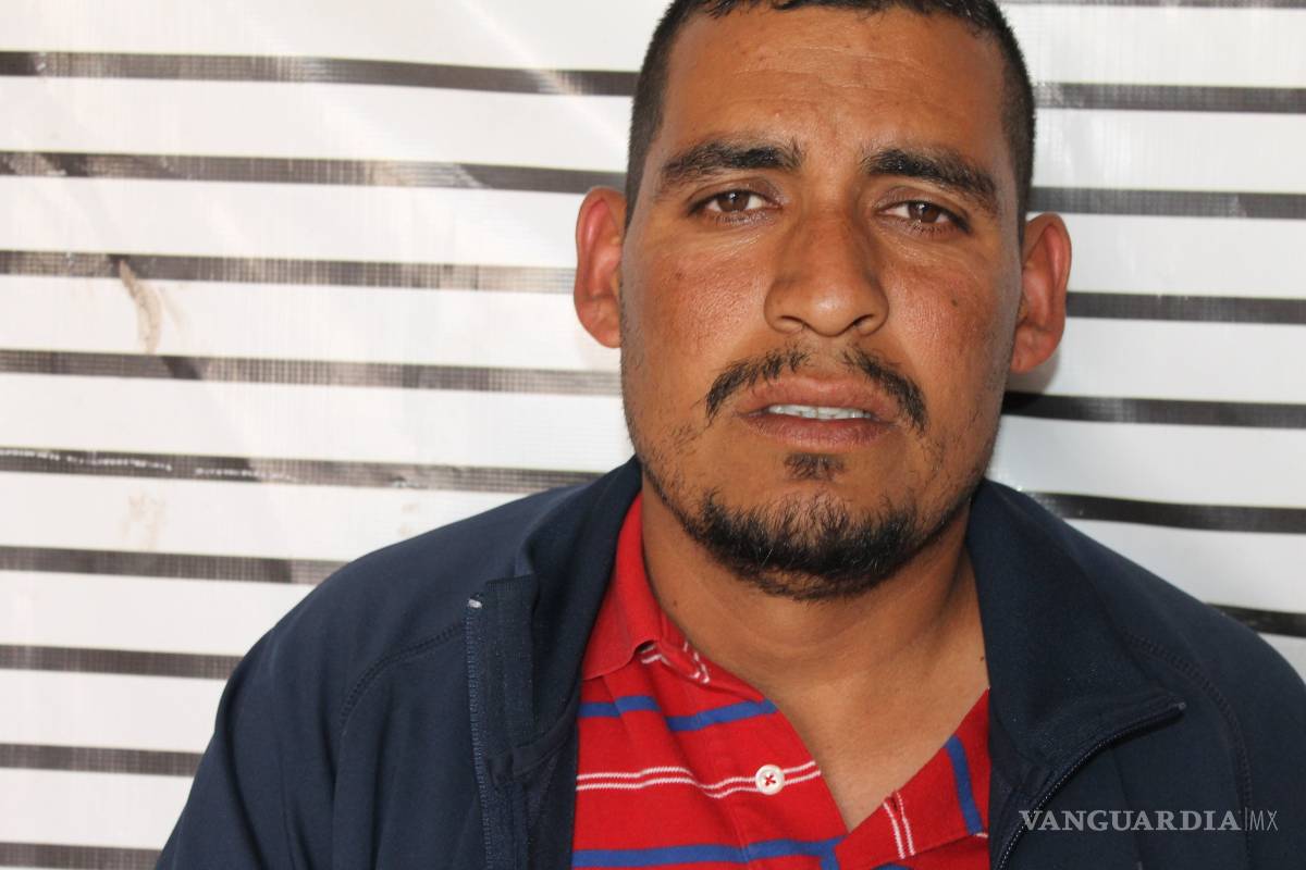 $!Tren impacta pick up y la proyecta contra dos vehículos