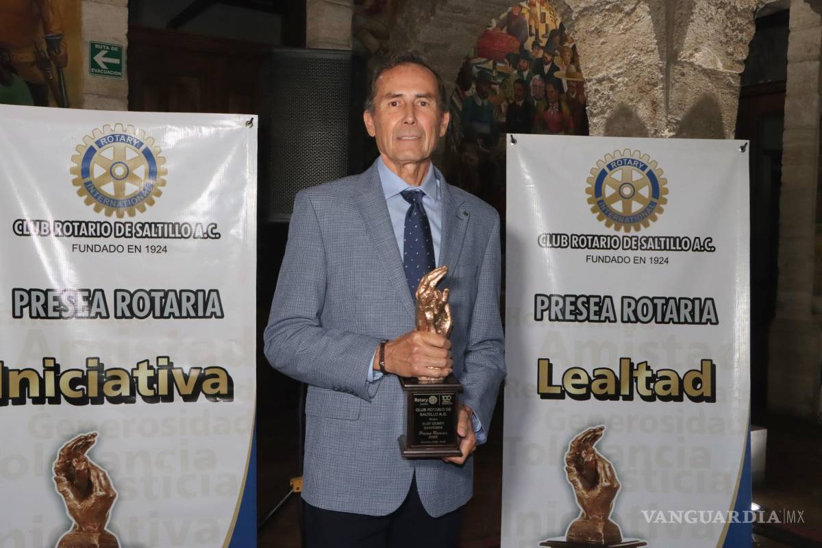 $!Antonio Dewey Castilla recibió la presea en honor a Eloy Dewey, reconocido servidor público y ciudadano ejemplar.