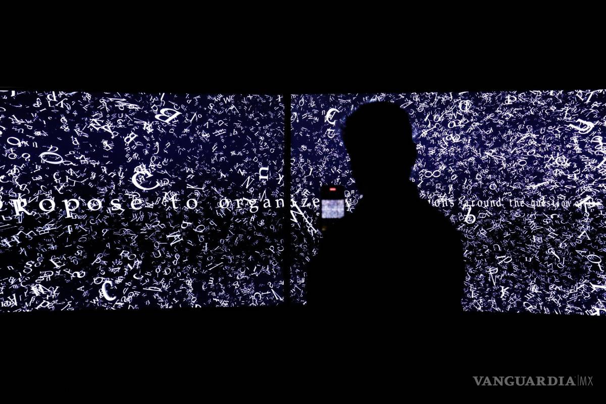 El mexicano Rafael Lozano-Hemmer lleva a Madrid “Caudales”, una mezcla de arte electrónico y literatura