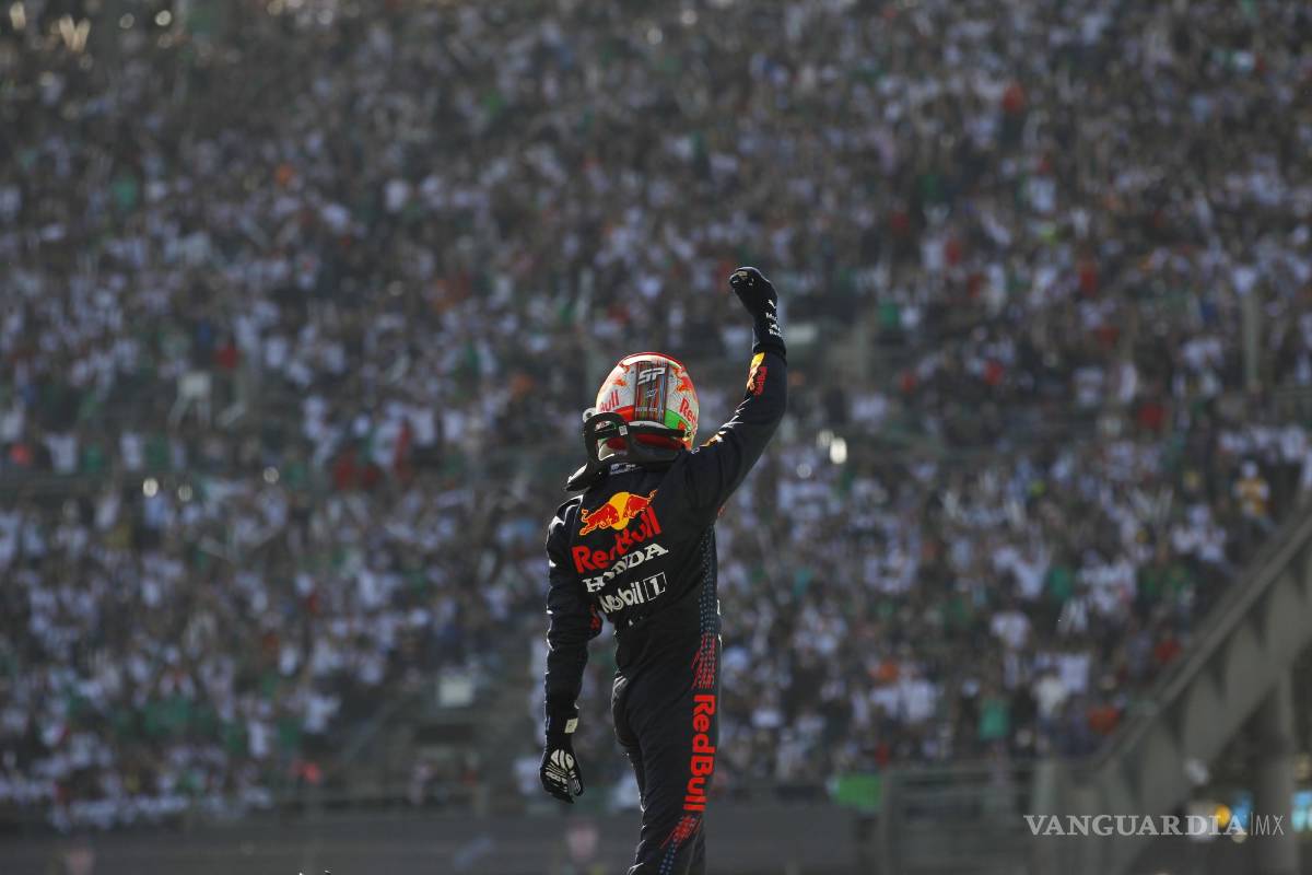 ¡Duro golpe para Mercedes! Lewis Hamilton es descalificado por DRS y Verstappen es multado