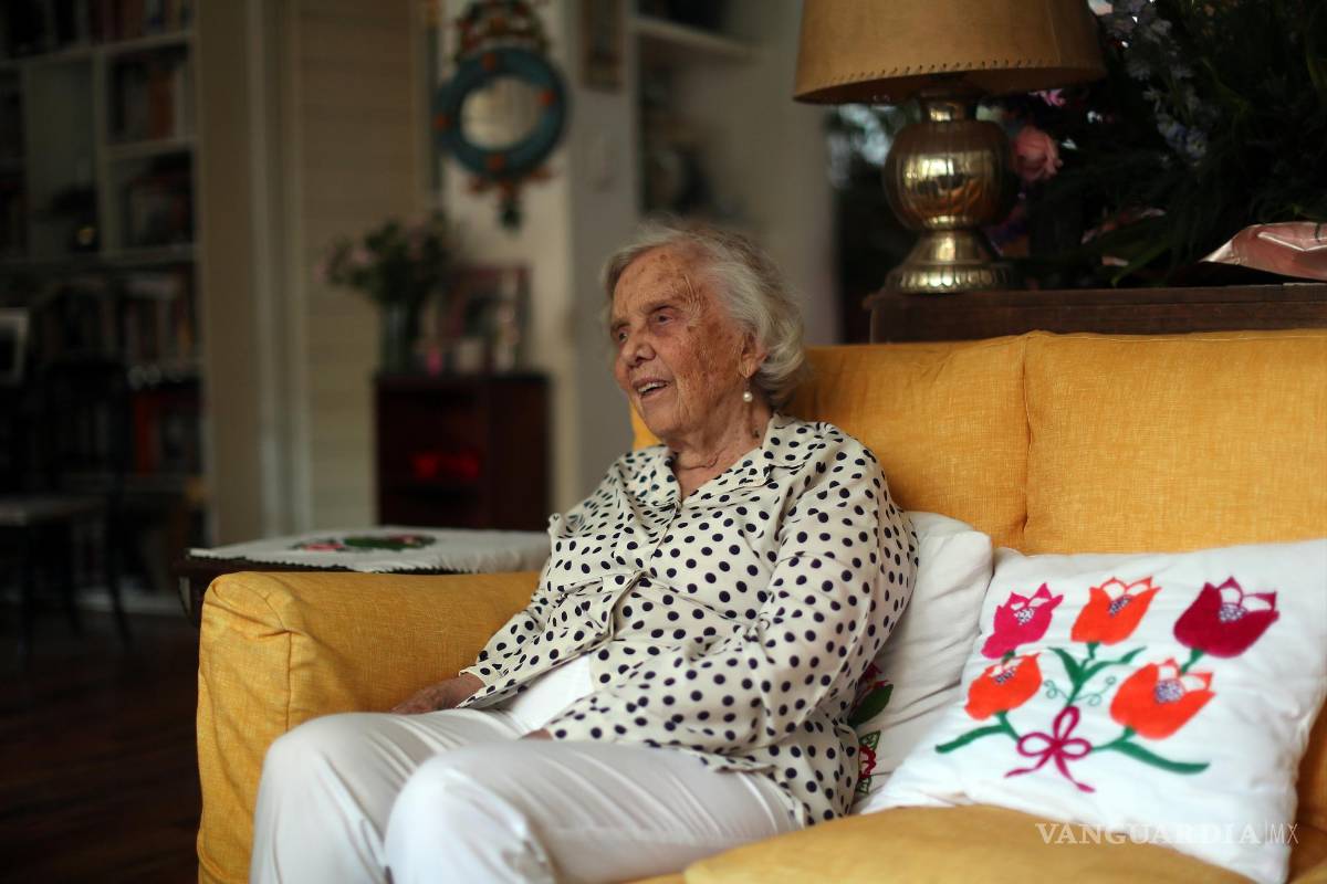 $!La periodista y escritora mexicana Elena Poniatowska en Ciudad de México.