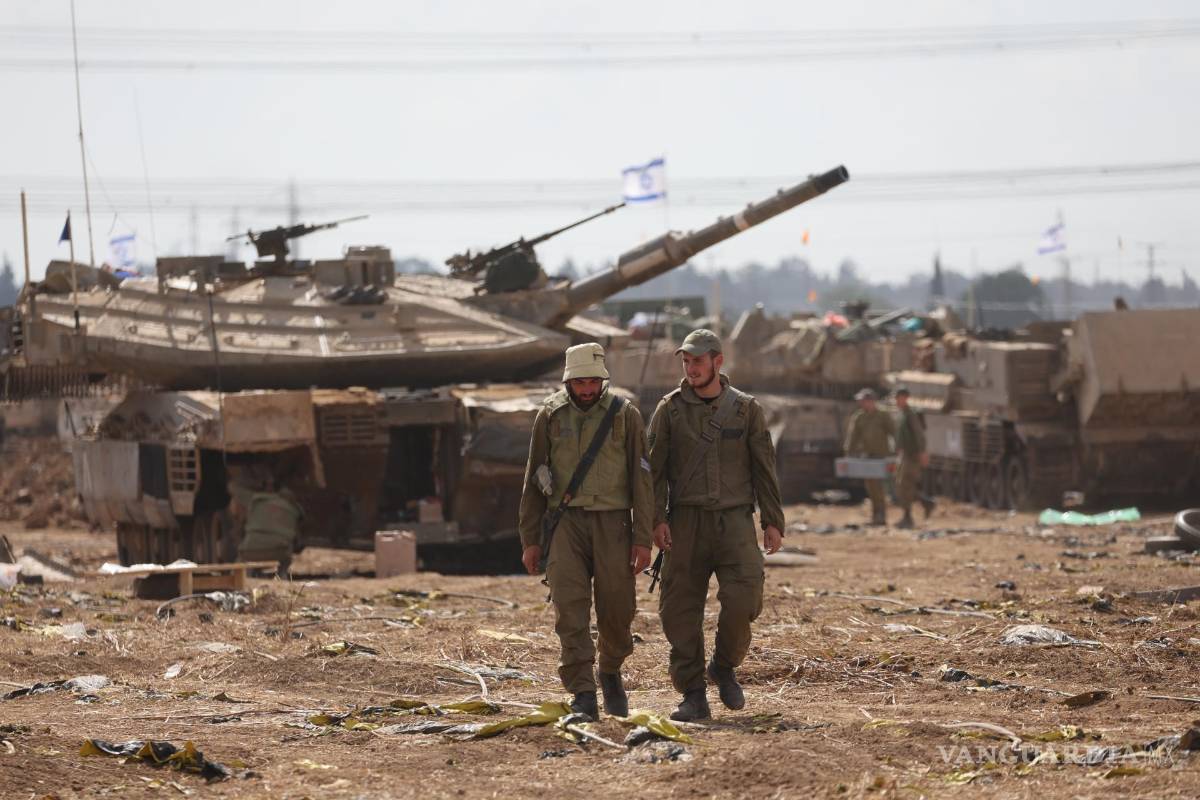 $!Soldados israelíes estacionados cerca de la frontera de Gaza.