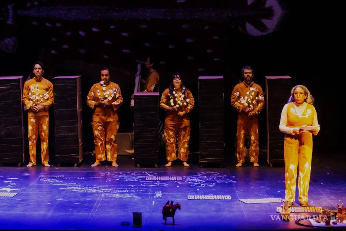 $!Llega a Saltillo la obra de teatro ‘Autobiografía del algodón’, basada en la novela de Cristina Rivera Garza