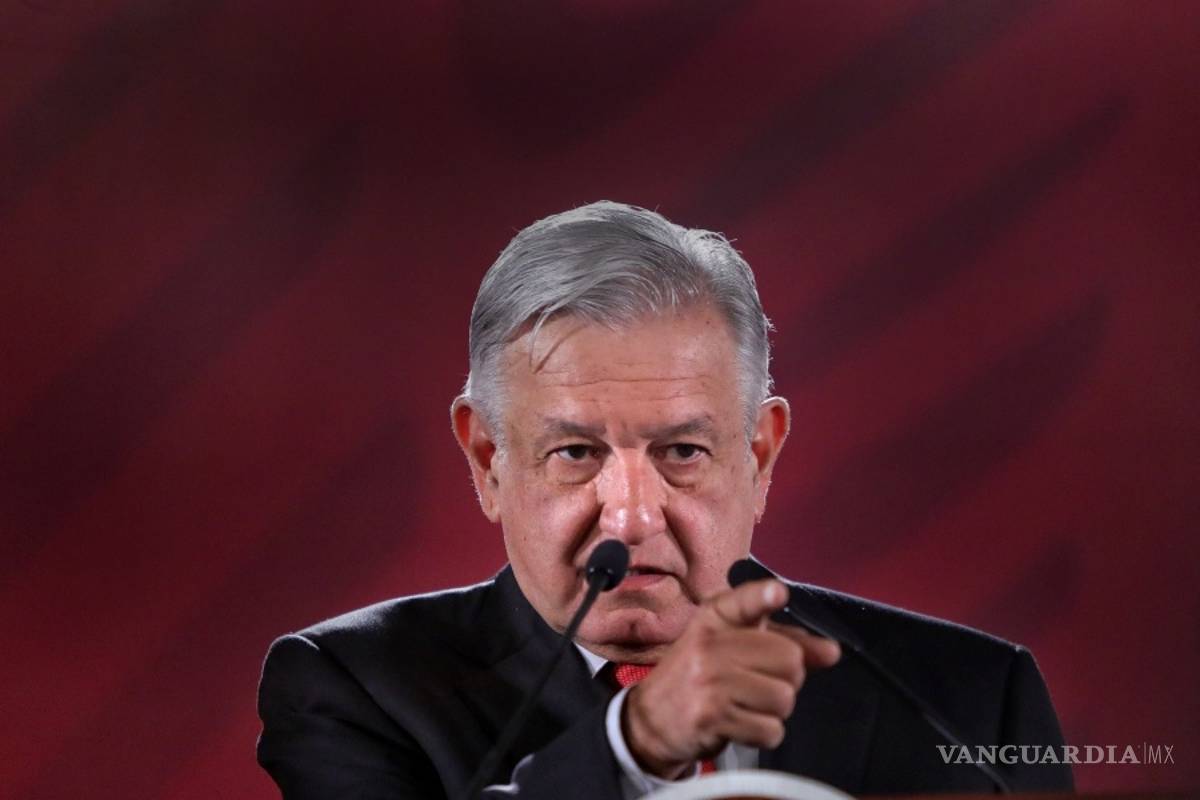 AMLO confiesa que colocaron una manta frente a su casa