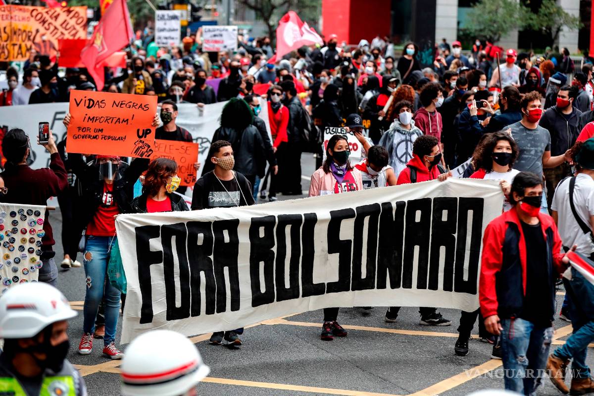 Protestan simpatizantes y detractores de Bolsonaro