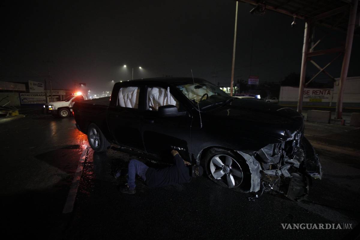 Lluvia en Saltillo deja tres accidentes: dos choques y una aparatosa volcadura
