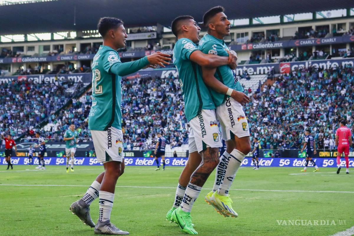 Con dos rugidos, León asusta a Rayados y gana en el Nou Camp