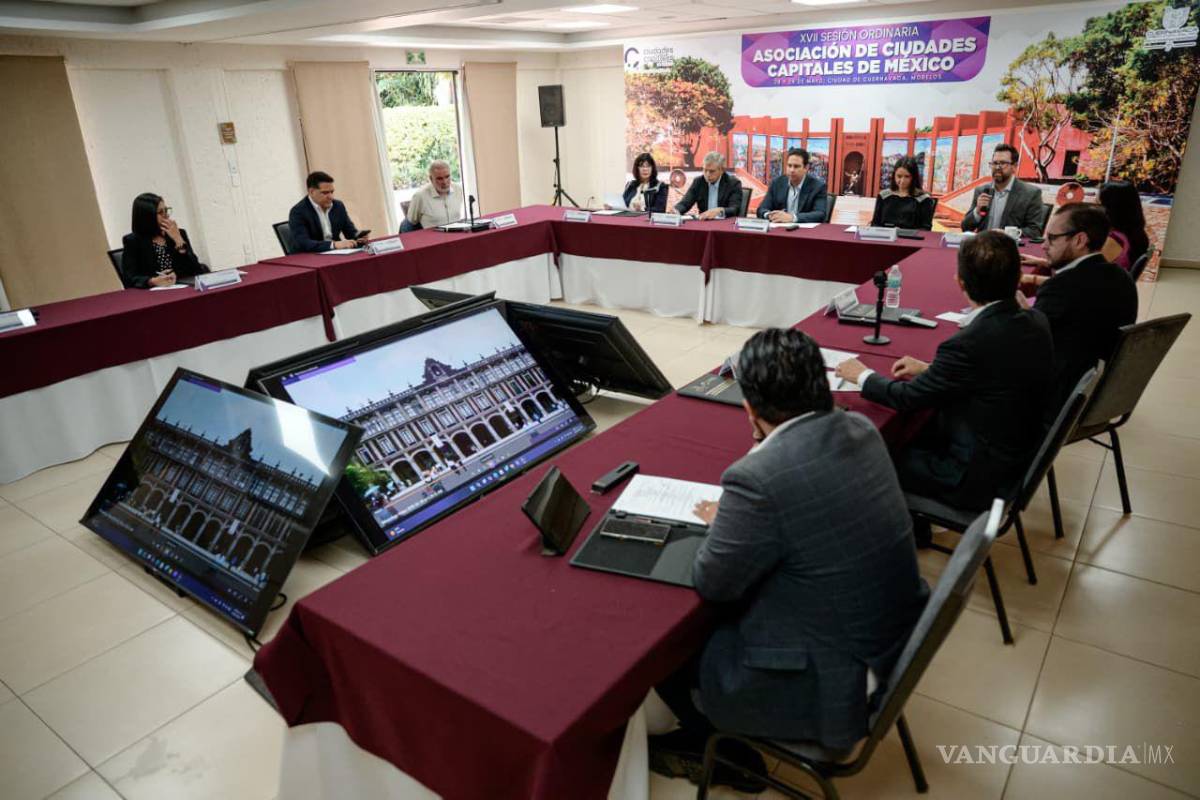 $!Representantes de municipios capitales analizaron proyectos y estrategias de desarrollo urbano durante la reunión.