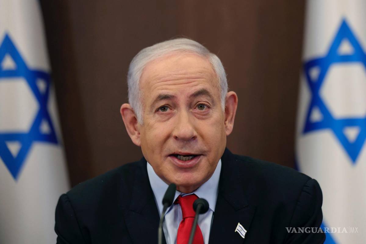 $!El Primer Ministro israelí, Benjamin Netanyahu, asiste a la reunión semanal del gabinete en la oficina del primer ministro en Jerusalén.