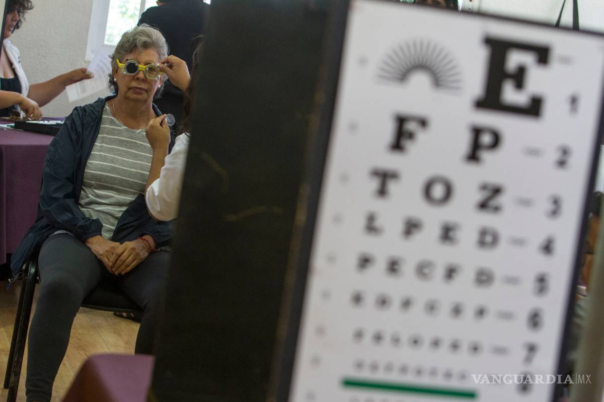 UNAM trabaja para abaratar costo de cirugías de ojos