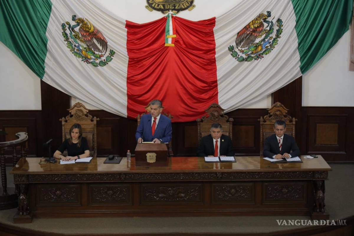 $!El gobernador Miguel Ángel Riquelme Solís agradeció a su esposa por su trabajo frente al DIF: “Quiero agradecer a mi esposa Marcela por su labor al frente del DIF. Gracias por cuidar a mis hijas y a mi nieto. Marcela: por todo esto, muchas gracias”.