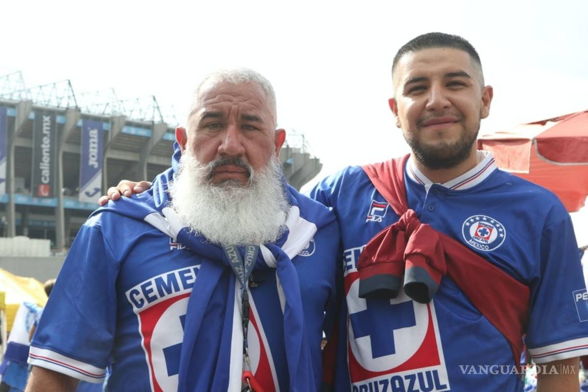 Después de 23 años en silencio, así celebran aficionados al campeón Cruz Azul