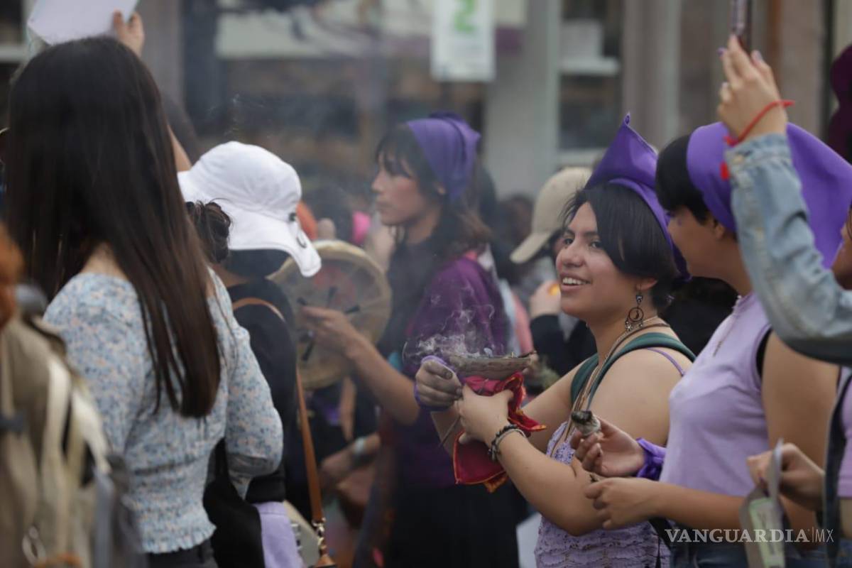 $!Copal, rituales, inciensos cubren el ambiente del 8M.