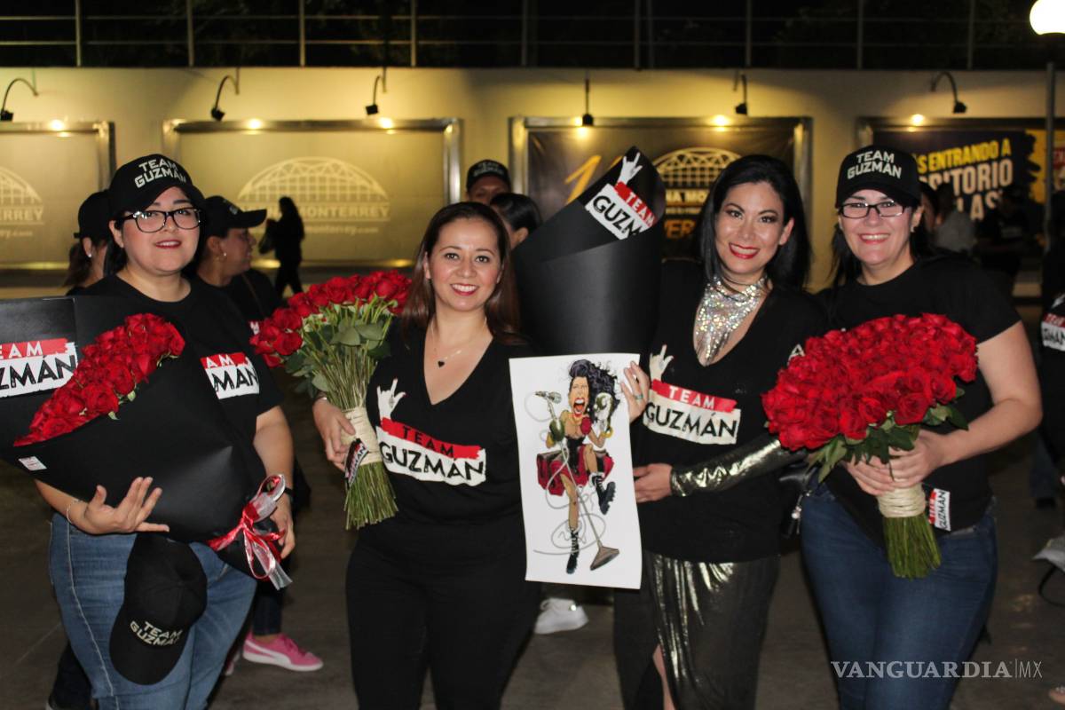 $!Fans sorprenden a Alejandra Guzmán y La Arena la reconoce