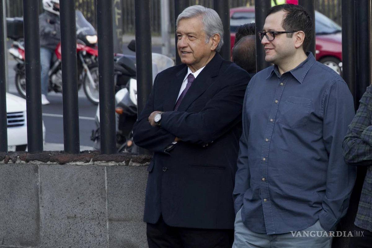 $!Andrés Manuel López Obrador y su hijo mayor, José Ramón López Beltrán.