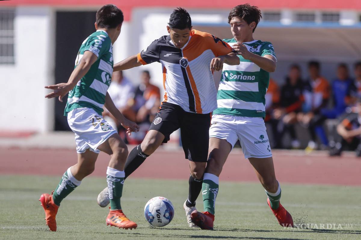 Caras largas en ‘cascarita’ de Atlético Saltillo Soccer