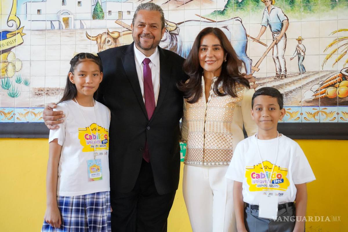 $!Padres, maestros y funcionarios municipales acompañaron a las niñas y niños en su recorrido por las instalaciones del Ayuntamiento y Aqua Ramos.