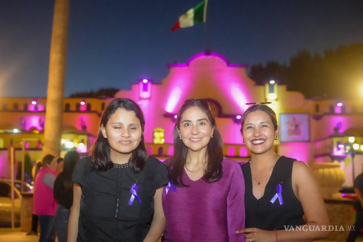 $!Gabriela Chávez y Claudia Reyes acompañaron la ceremonia simbólica.