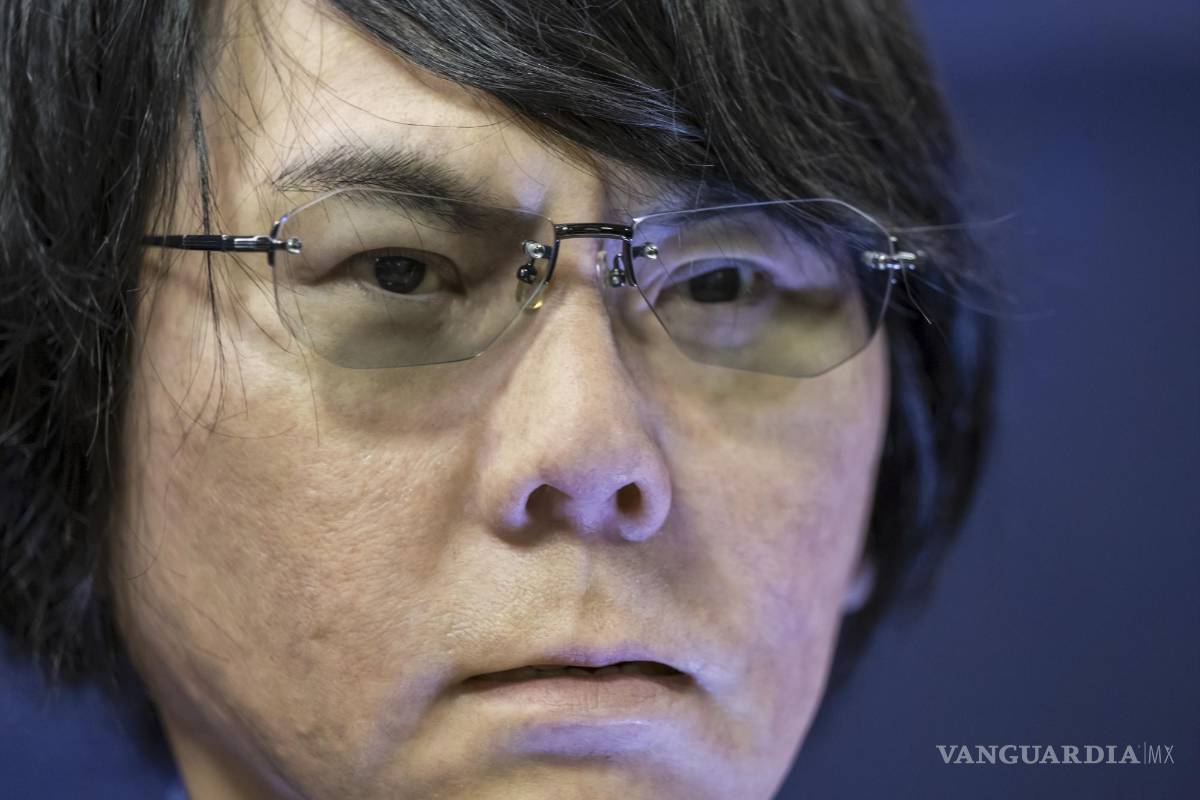 $!Geminoid, un robot humanoide ultrarrealista fabricado en Japón, es presentado durante una conferencia de prensa en Ginebra, Suiza.