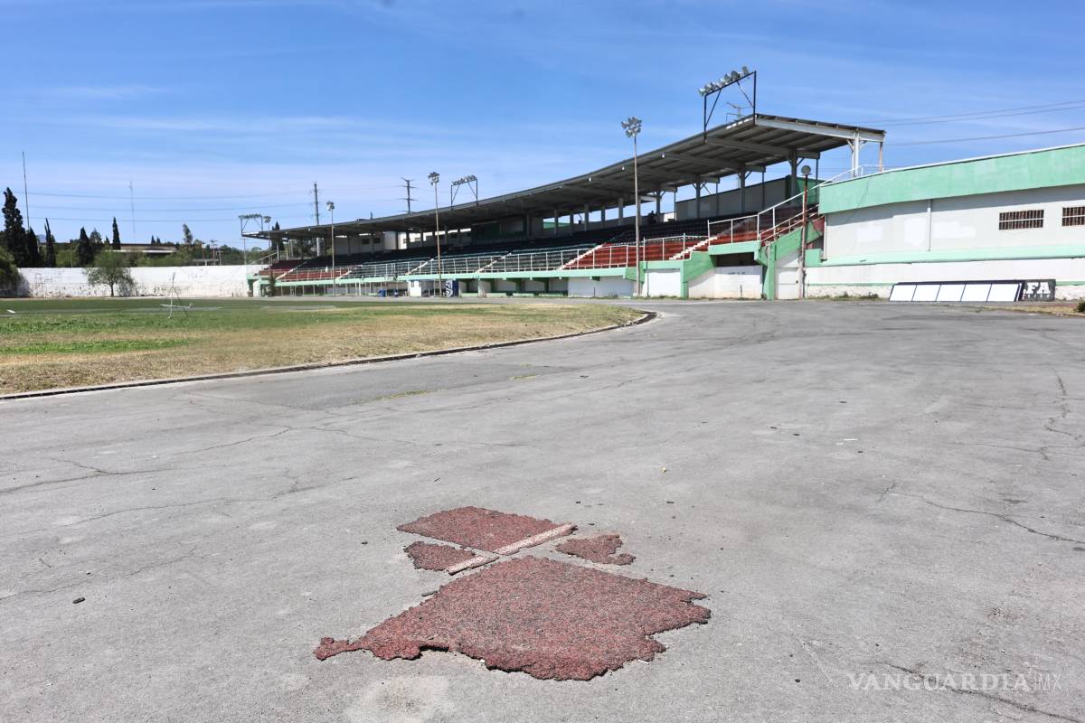 $!Muchos de los espacios deportivos de Saltillo se encuentran parchados y en precarias condiciones.