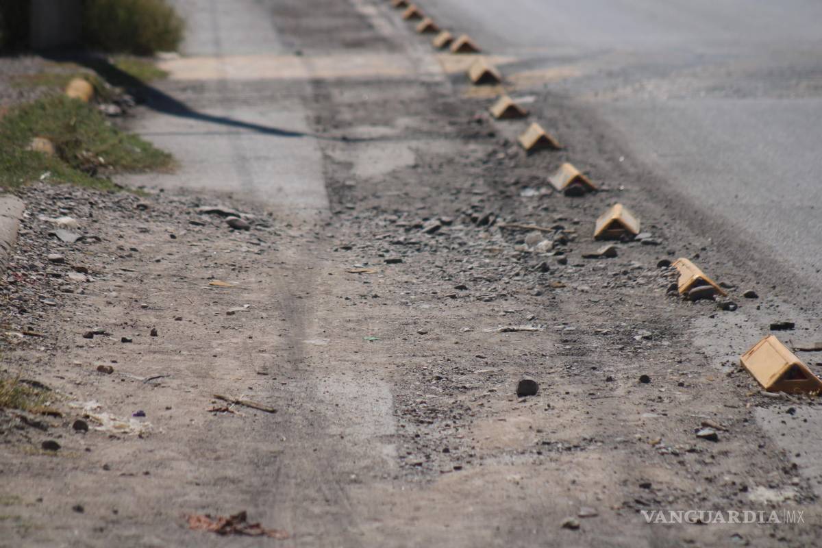 $!Tramos de la ciclovía que lleva al aeropuerto y conecta con el Periférico tiene signos de falta de mantenimiento.