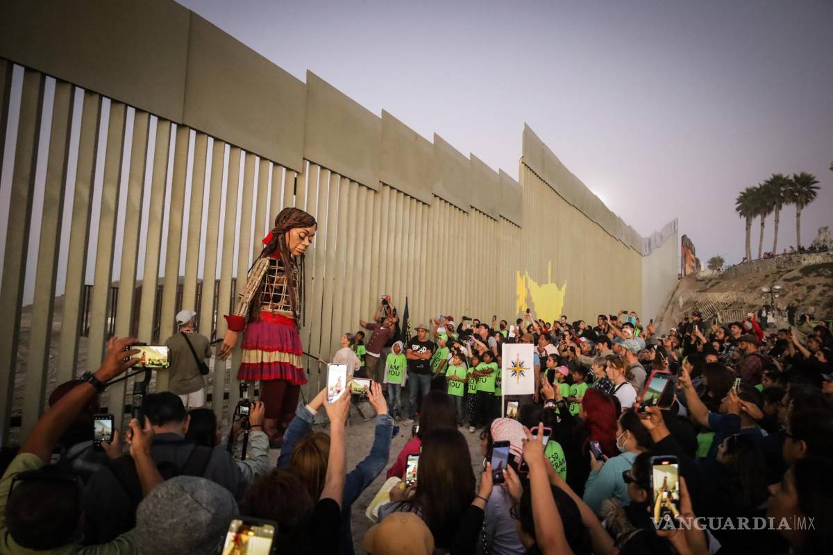 $!Amal compartió un mensaje de esperanza con la población de migrantes y refugiados que se encuentran en Tijuana a la espera de asilo por parte de EU.